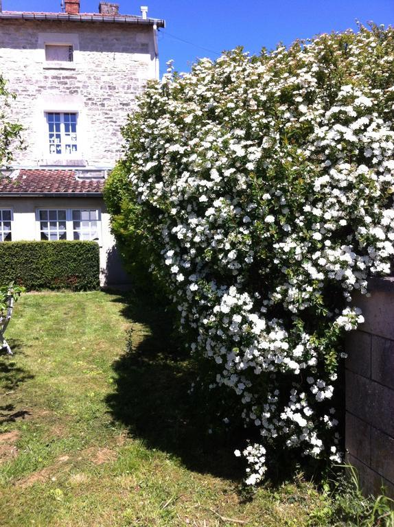 Les Lilas Roses Chamouilley Luaran gambar