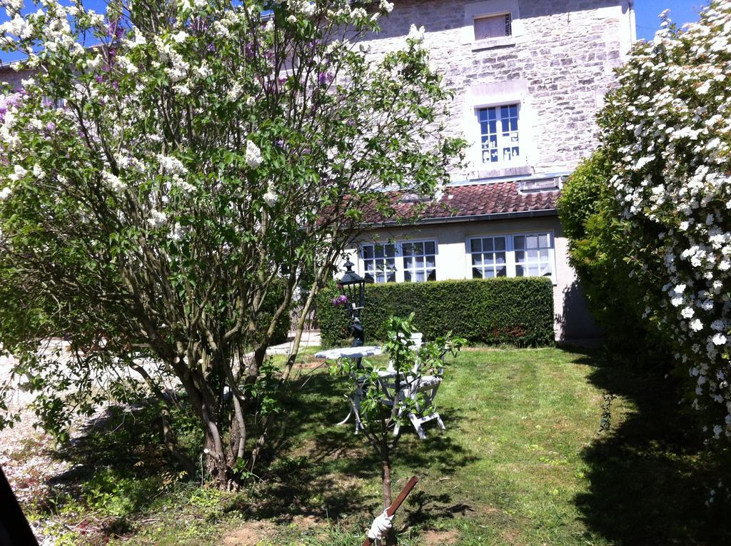 Les Lilas Roses Chamouilley Luaran gambar